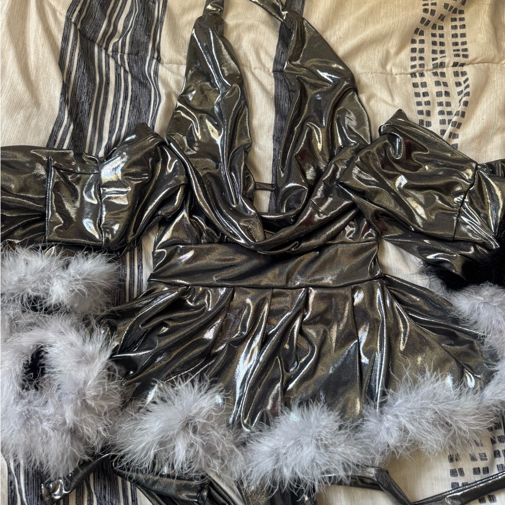 Metallic rave out fit